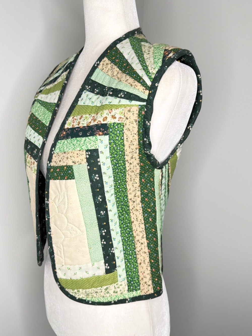 Vintage Handmade Quilted Vest Green Yellow Basket Pattern S